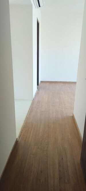 Room in 3.5 BHK Apartment at Indiabulls One Indiabulls, Pokhran Road No Two – for Sale
