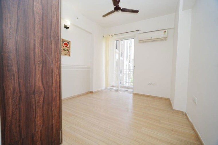 Room, dlf-regal-gardens 3 Bedroom 1719 Sq.Ft. Apartment In Sector 90 Gurgaon 10568575