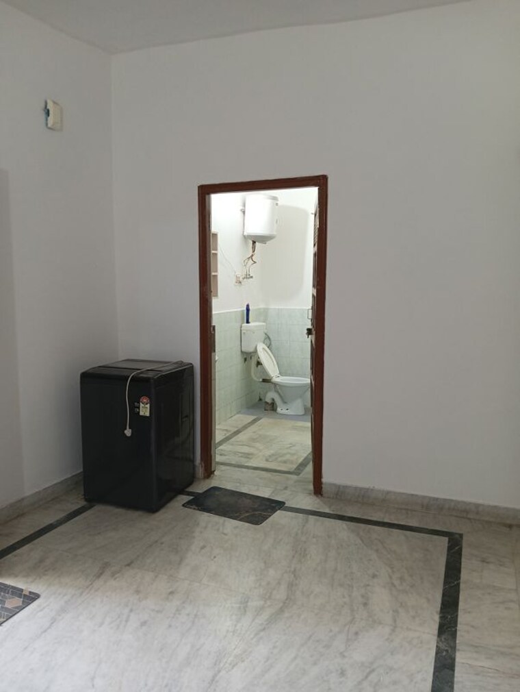 Room, sector 23 3 Bedroom 2160 Sq.Ft. Independent House In Sector 23 Gurgaon 10568651