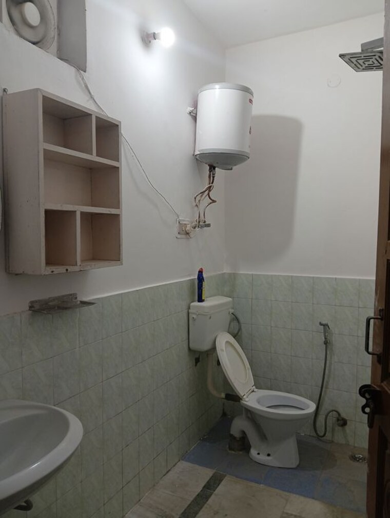 Bathroom, sector 23 3 Bedroom 2160 Sq.Ft. Independent House In Sector 23 Gurgaon 10568651