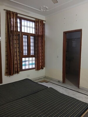 Room in 3 BHK Independent House at Sector 21 – for Rent