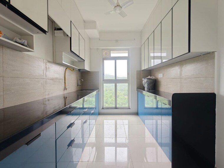 Kitchen, godrej-emerald 2 Bedroom 811 Sq.Ft. Apartment In Ghodbunder Road Thane 10568673