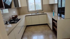 Room in 4 BHK Builder Floor at BPTP Amstoria, Sector 102 – for Sale