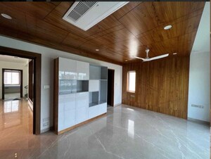 Room in 5 BHK Apartment at Rajapushpa Green Dale, Tellapur – for Rent