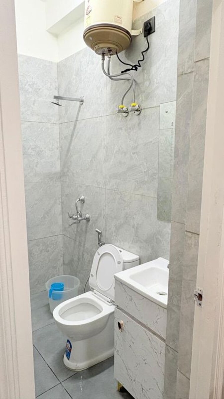 Bathroom, sector 52 1 RK 900 Sq.Ft. Builder Floor In Sector 52 Gurgaon 10568740