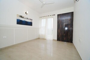 Room in 3 BHK Apartment at Mapsko Paradise, Sector 83 – for Sale