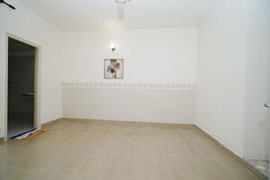 Room in 3 BHK Apartment at Mapsko Paradise, Sector 83 – for Sale