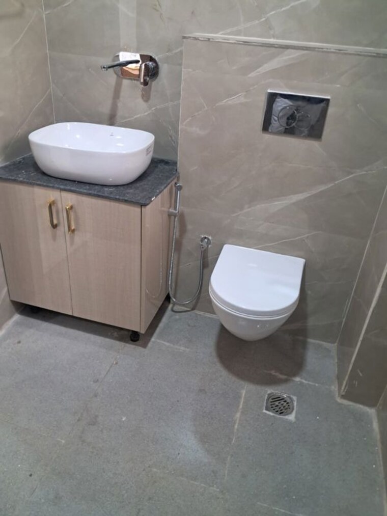 Bathroom, umang-winter-hills 2 Bedroom 1342 Sq.Ft. Apartment In Sector 77 Gurgaon 10568769