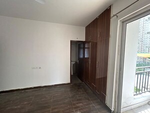 Room in 3 BHK Apartment at Nirala World Estate I, Tech Zone 4 Greater Noida – for Rent