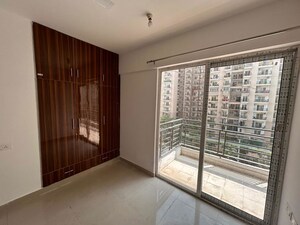 Room in 3 BHK Apartment at Nirala World Estate I, Tech Zone 4 Greater Noida – for Rent