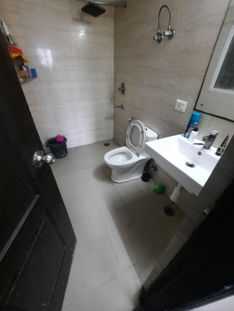 Bathroom, sethi-max-royale 2 Bedroom 940 Sq.Ft. Apartment In Sector 76 Noida 10568840