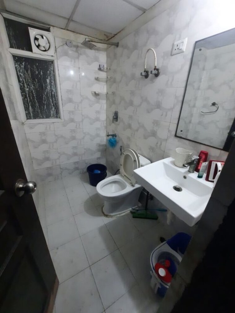 Team Area, sethi-max-royale 2 Bedroom 940 Sq.Ft. Apartment In Sector 76 Noida 10568840