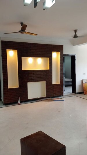 Room in 3 BHK Builder Floor at Uppal Southend, Sector 49 – for Rent