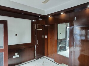 Room in 3 BHK Builder Floor at Uppal Southend, Sector 49 – for Rent
