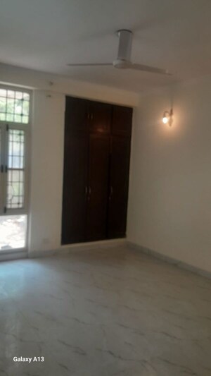Room in 3 BHK Builder Floor at Uppal Southend, Sector 49 – for Rent