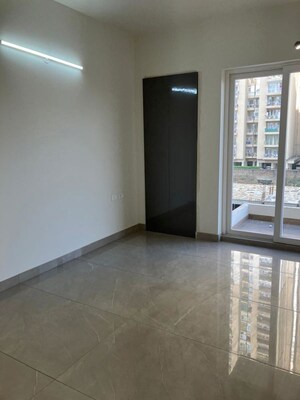 Room in 3 BHK Apartment at Nirala World Estate I, Tech Zone 4 Greater Noida – for Rent