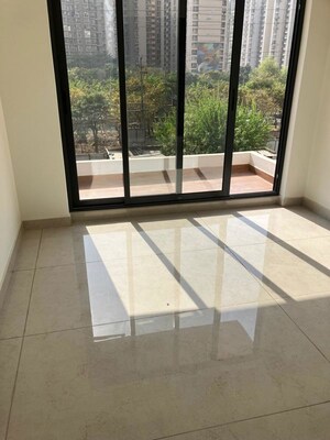 Room in 3 BHK Apartment at Nirala World Estate I, Tech Zone 4 Greater Noida – for Rent