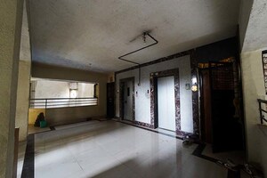 Room in 3 BHK Apartment at Hadapsar – for Sale