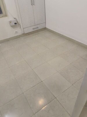 Room in 2.5 BHK Apartment at Tulip Orange, Sector 70 – for Rent