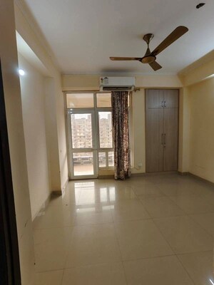 Room in 2 BHK Apartment at Trident Embassy, Sector 1 Greater Noida – for Sale