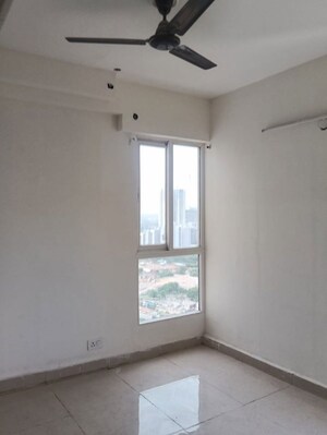 Room in 2 BHK Apartment at Signature Global Prime, Sector 63a – for Rent