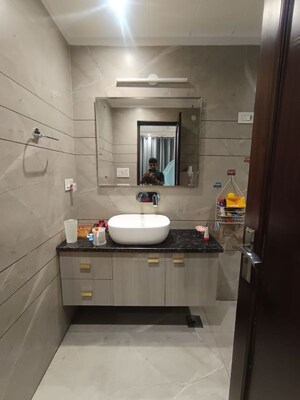 Kitchen in 2.5 BHK Builder Floor at Smart World Orchard, Sector 61 – for Rent
