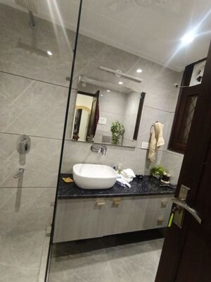 Bathroom in 2.5 BHK Builder Floor at Smart World Orchard, Sector 61 – for Rent