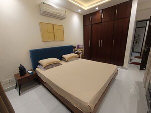 Bedroom in 2.5 BHK Builder Floor at Smart World Orchard, Sector 61 – for Rent