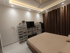Living Room in 2.5 BHK Builder Floor at Smart World Orchard, Sector 61 – for Rent