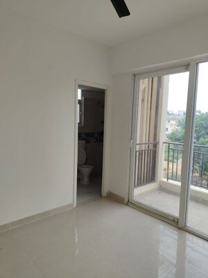 Room in 2 BHK Apartment at Signature Global Prime, Sector 63a – for Rent