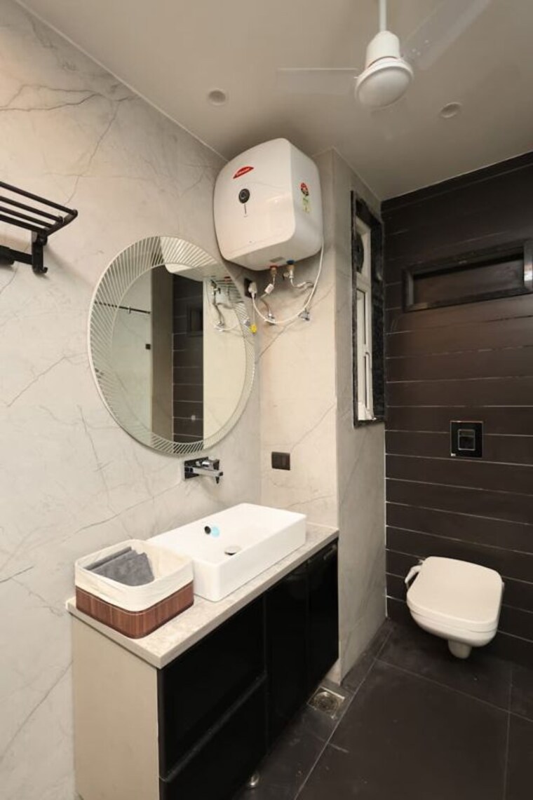 Bathroom, smart-world-orchard 3 Bedroom 1712 Sq.Ft. Builder Floor In Sector 61 Gurgaon 10568965