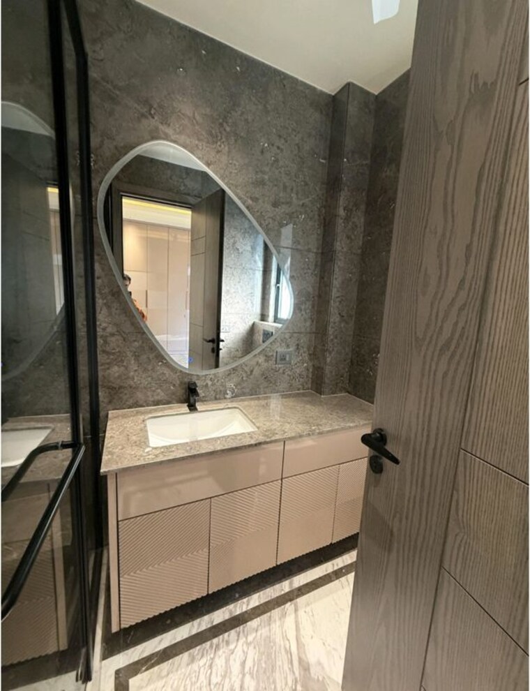 Bathroom, greater kailash 4 Bedroom 2700 Sq.Ft. Builder Floor In Greater Kailash Delhi 10568976