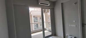 Room in 3 BHK Apartment at Signature Global City, Sector 37d – for Rent