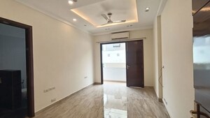 Room in 3 BHK Builder Floor at Dlf Phase ii – for Rent