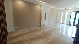 Room in 3 BHK Builder Floor at Dlf Phase ii – for Rent