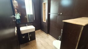 Bathroom in 3 BHK Builder Floor at Dlf Phase ii – for Rent