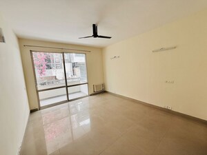 Room in 3 BHK Builder Floor at Unitech South City II, Sector 50 – for Rent