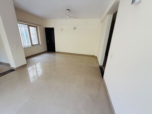 Room in 3 BHK Builder Floor at Unitech South City II, Sector 50 – for Rent
