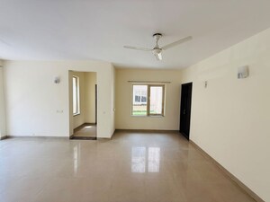 Room in 3 BHK Builder Floor at Unitech South City II, Sector 50 – for Rent