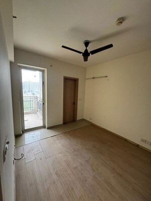 Room in 3 BHK Apartment at Emaar Palm Hills, Sector 77 – for Rent
