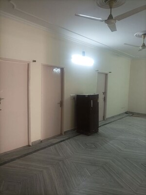 Room in 3 BHK Builder Floor at Dlf Phase iv – for Rent
