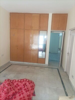 Bedroom in 3 BHK Builder Floor at Dlf Phase iv – for Rent