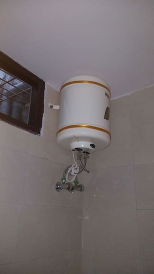 Bathroom in 1 BHK Builder Floor at South Extension I – for Rent