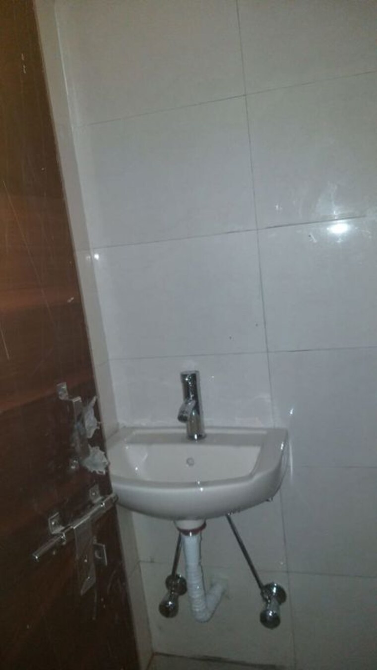 Bathroom, south extension i 1 Bedroom 450 Sq.Ft. Builder Floor In South Extension I Delhi 10322258