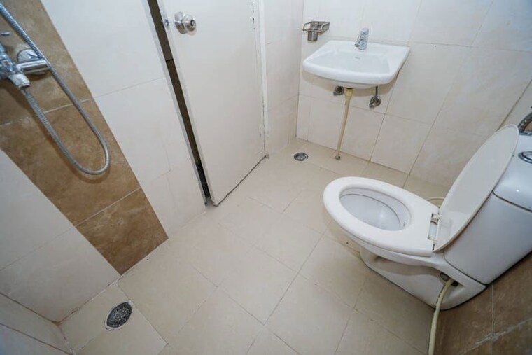 Bathroom, dwarkadhish-homes 3 Bedroom 2025 Sq.Ft. Apartment In Sector 84 Gurgaon 10569030
