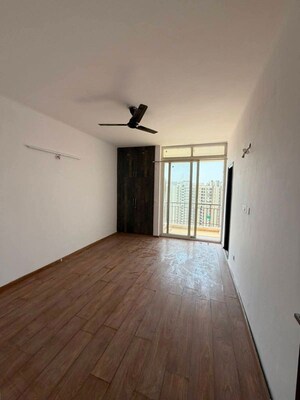 Room in 3 BHK Apartment at Trident Embassy Reso, Sector 1 Greater Noida – for Sale