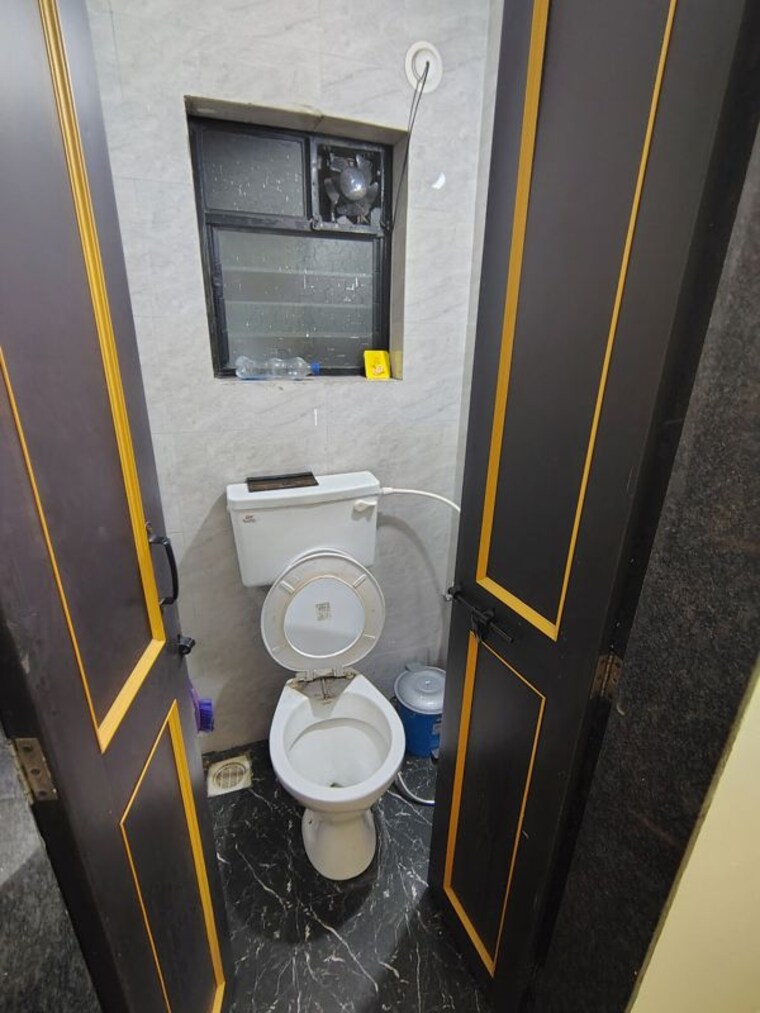 Bathroom, krushi housing society 1 Bedroom 800 Sq.Ft. Apartment In Krushi Housing Society Pune 10569117