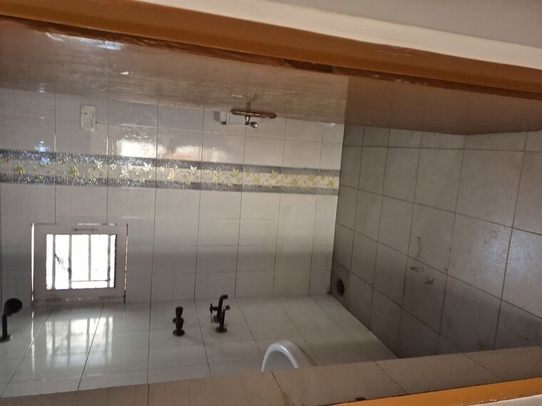 Bathroom, mayur vihar 2.5 Bedroom 1250 Sq.Ft. Apartment In Mayur Vihar Delhi 10569249