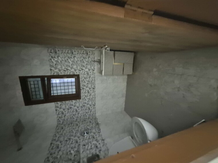 Attached Bathroom, mayur vihar 3.5 Bedroom 950 Sq.Ft. Builder Floor In Mayur Vihar Delhi 10569278