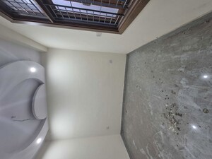Room in 3.5 BHK Builder Floor at Mayur Vihar – for Sale